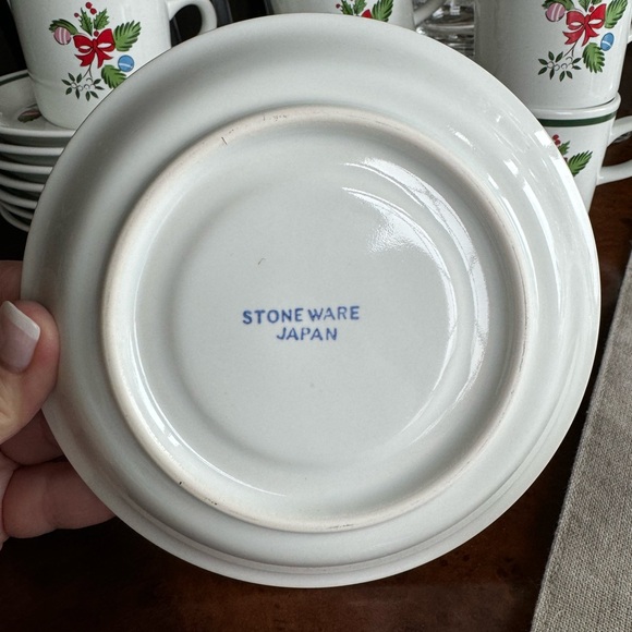 Yamaka Noel Christmas Stoneware Set of Cups and Saucers  (Service for 6) - Picture 4 of 5